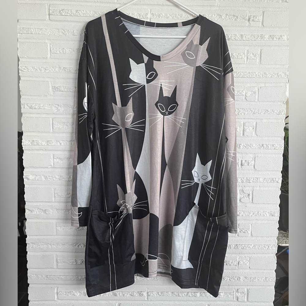 Cats! Top with retro-style kitties